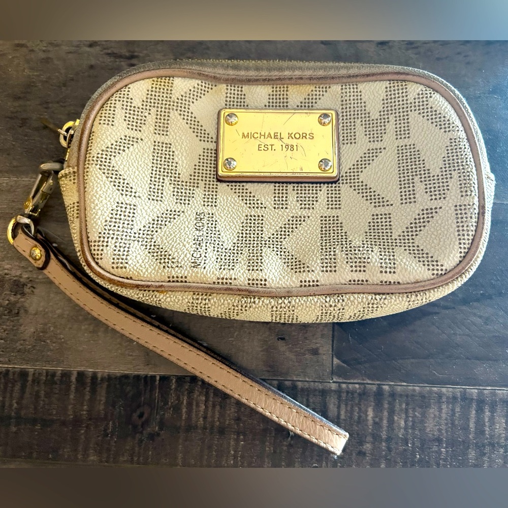 Michael Kors wristlet